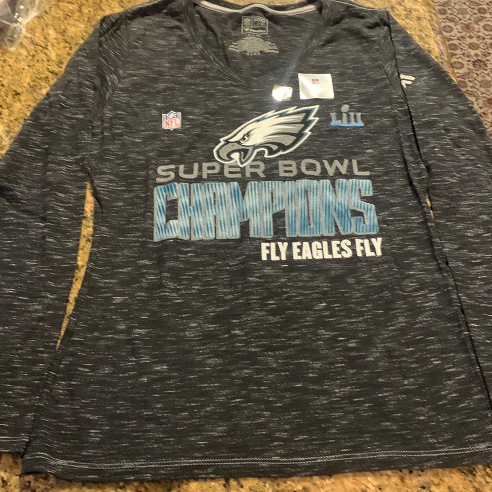 NWT Eagles woman’s Super Bowl champions tee